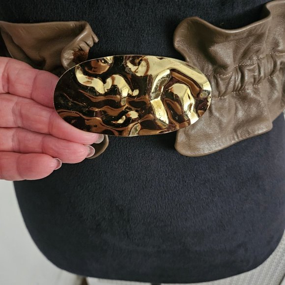 Vintage Leather Elastic Belt With Gold Tone Buckle - Picture 4 of 7